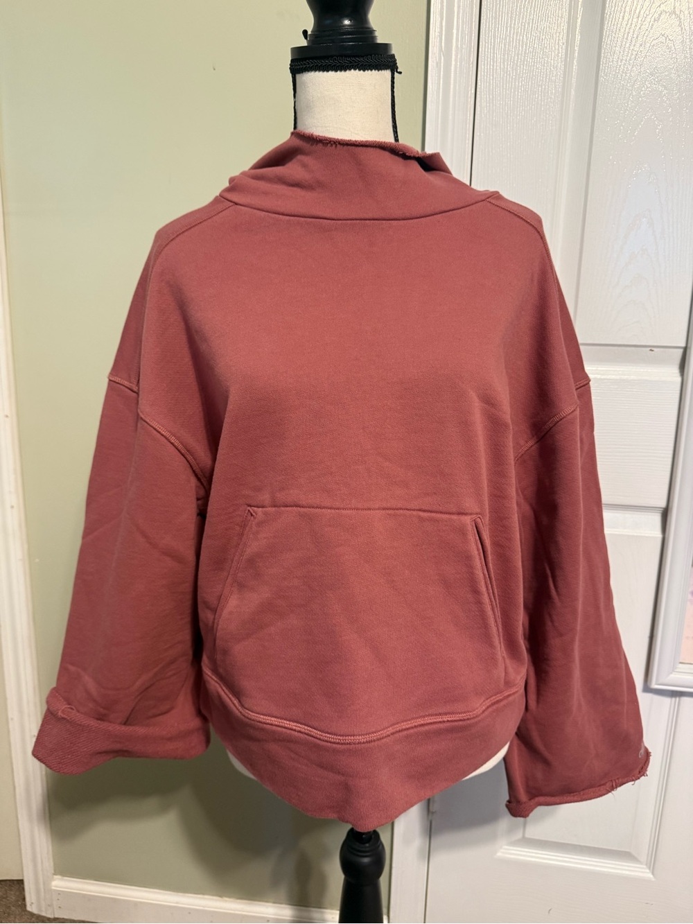 ALO Yoga Dusky Rose Low-Key Hoodie Pullover Sweater